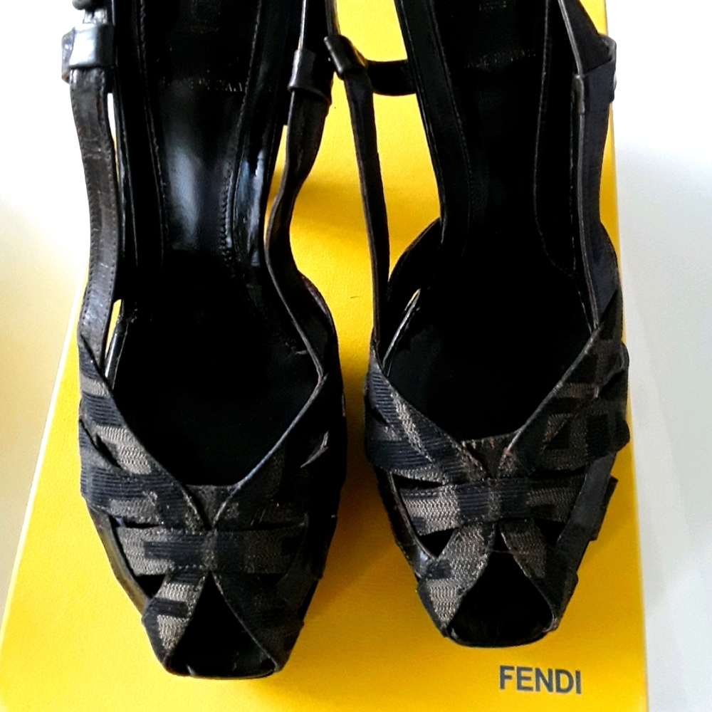 GORGEOUS FENDI SANDAL